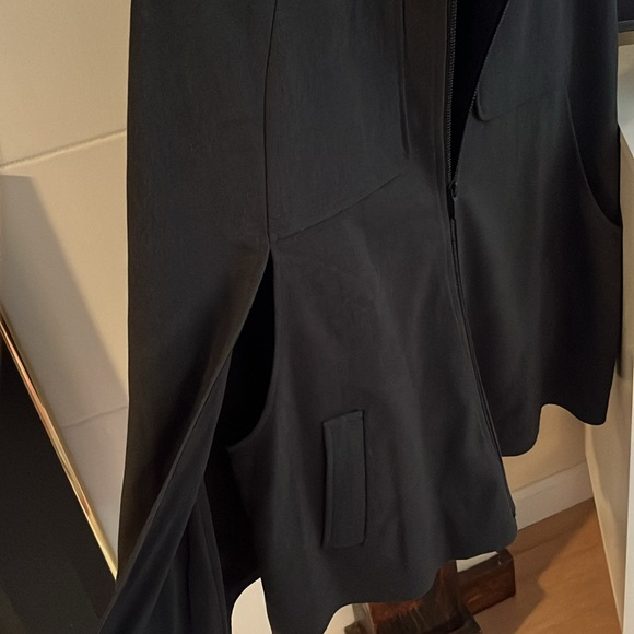 Halogen cape, well made and elevates an outfit! - Picture 4 of 5